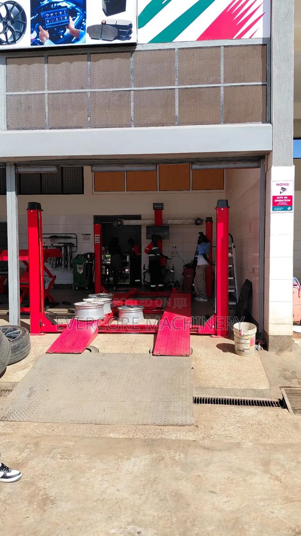 Heavy Duty 4 Post Vehicle Lifting Machine With 3d Wheel Alignment. - thumbnail 2