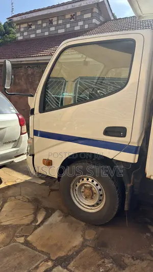 V Clean Toyota Dyna 2015 Distress Sale