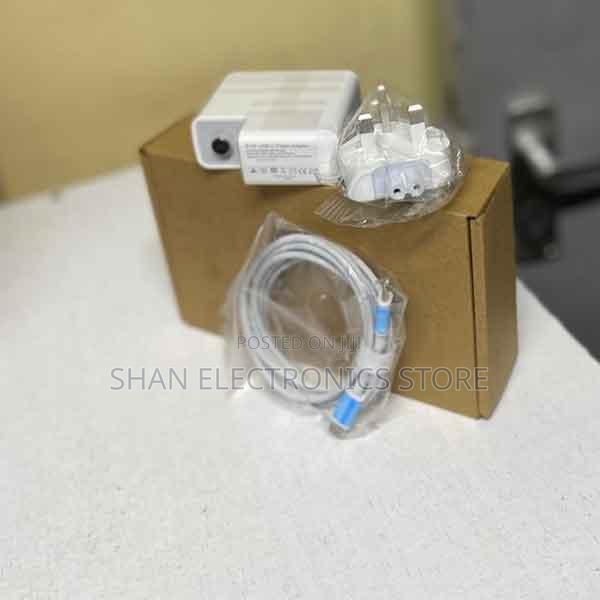 Intelligent Apple Usb-C Smart Auto Recognition Genuine Apple 61w - main view