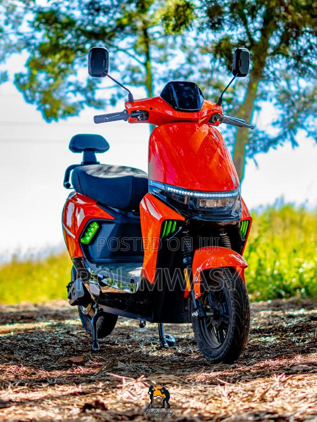 Motorcycle 2026 Orange - main view