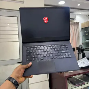 Laptop MSI Vector 16 HX AI A2XWIG 16GB Intel Core i9 SSD 1T