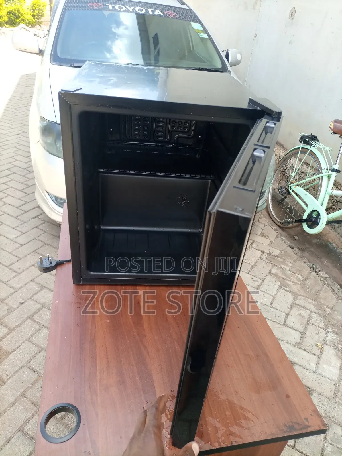 Husky Mini Display Fridge