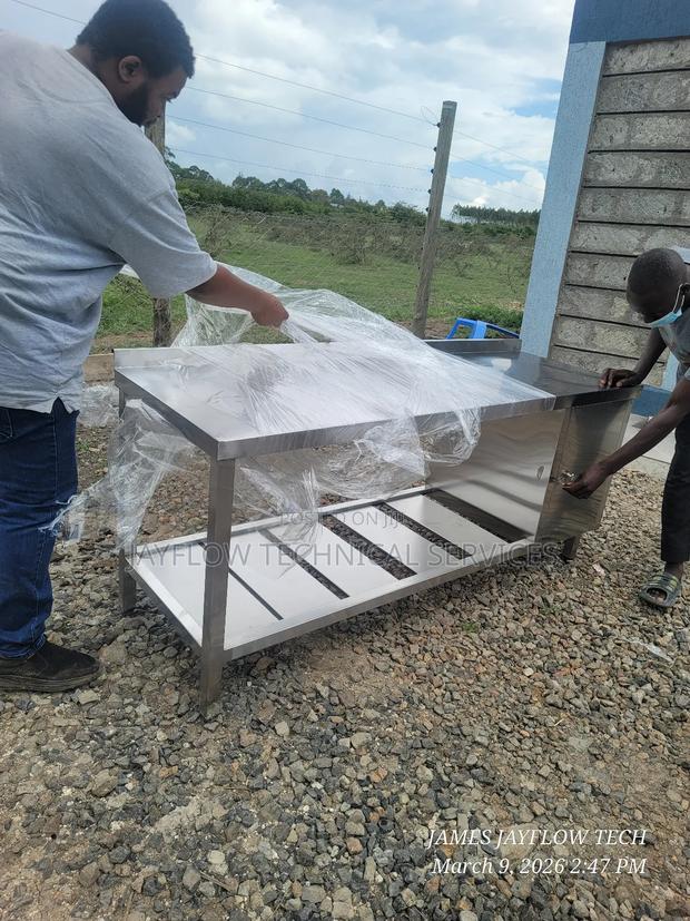 Working Table With Lockable Shelf - thumbnail 2