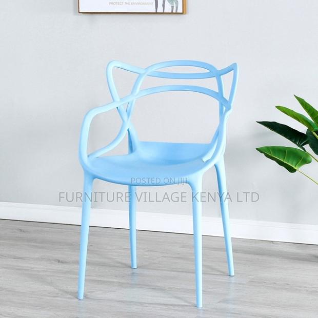 Dining Chair; Curved Back Plastic Dining Chair - thumbnail 4