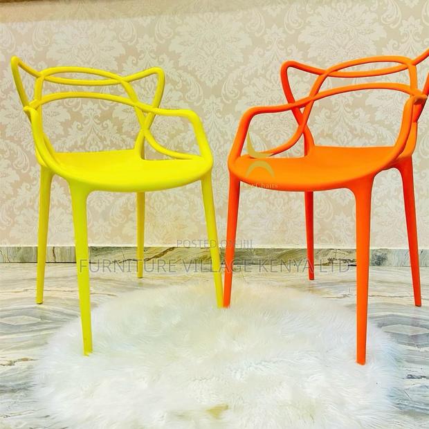 Dining Chair; Curved Back Plastic Dining Chair - thumbnail 8