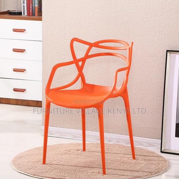 Dining Chair; Curved Back Plastic Dining Chair - thumbnail 19