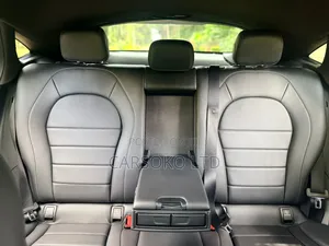 Mercedes-Benz GLC-Class GLC250 Sport Utility 4-Door (2.0L, 4cyl Turbo)