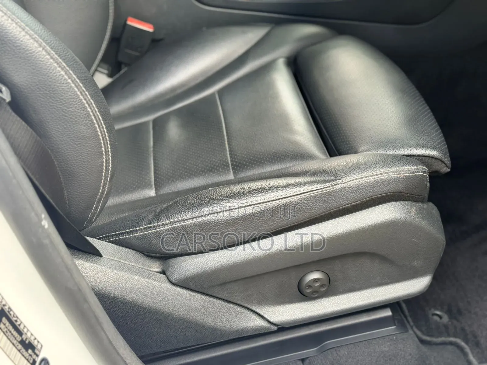 Mercedes-Benz GLC-Class GLC250 Sport Utility 4-Door (2.0L, 4cyl Turbo)