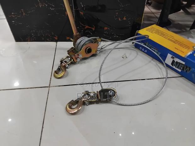 Heavy Duty Come Along Cable Puller With Reinforced Steel Frame