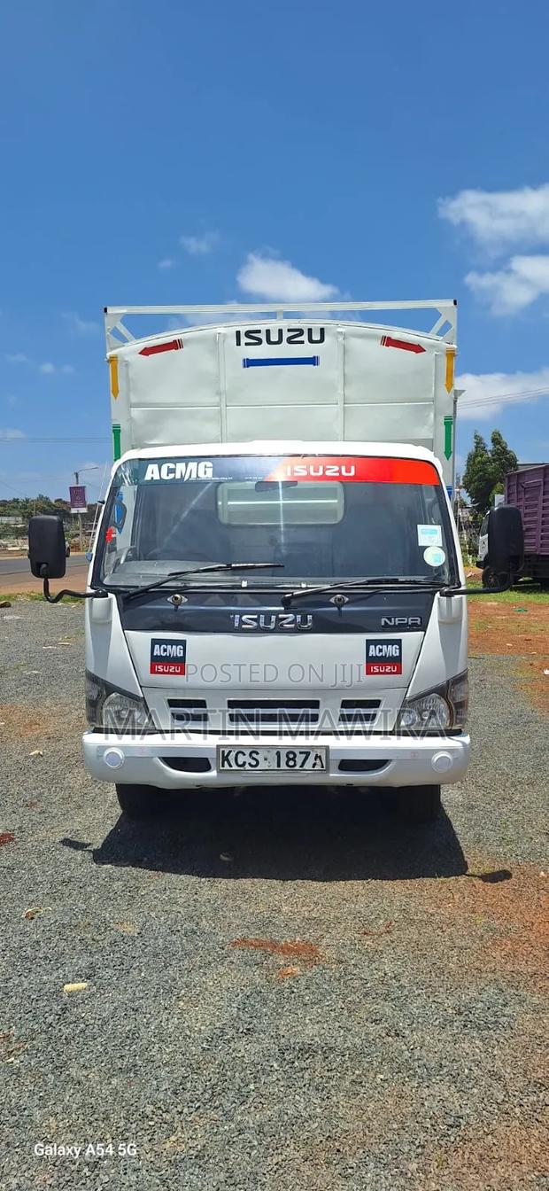 Isuzu NPR Lorry - thumbnail 2