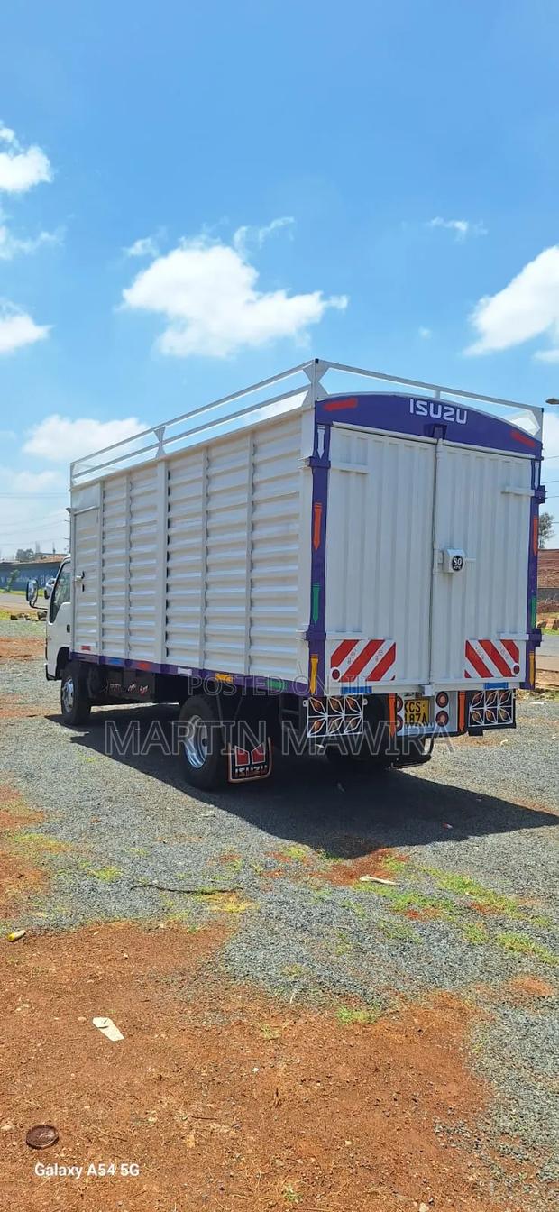 Isuzu NPR Lorry - thumbnail 3