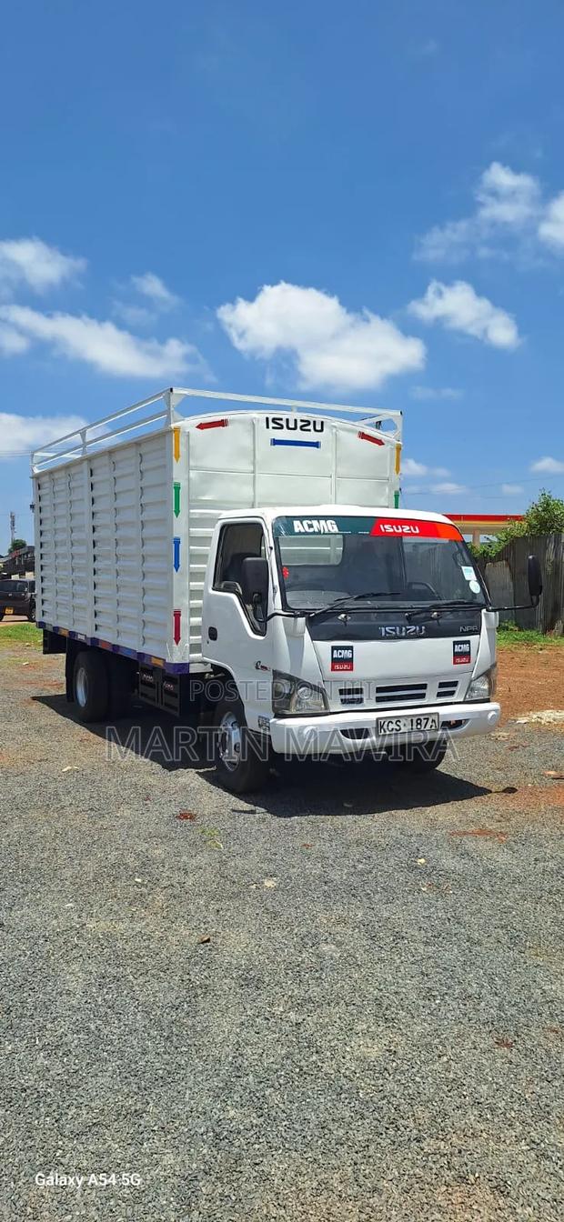 Isuzu NPR Lorry - thumbnail 4