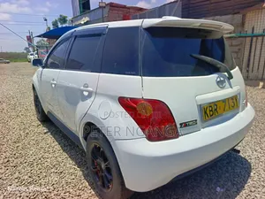 Toyota IST 2006 Off white