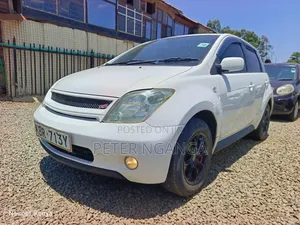 Toyota IST 2006 Off white