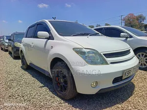 Toyota IST 2006 Off white