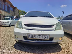 Toyota IST 2006 Off white