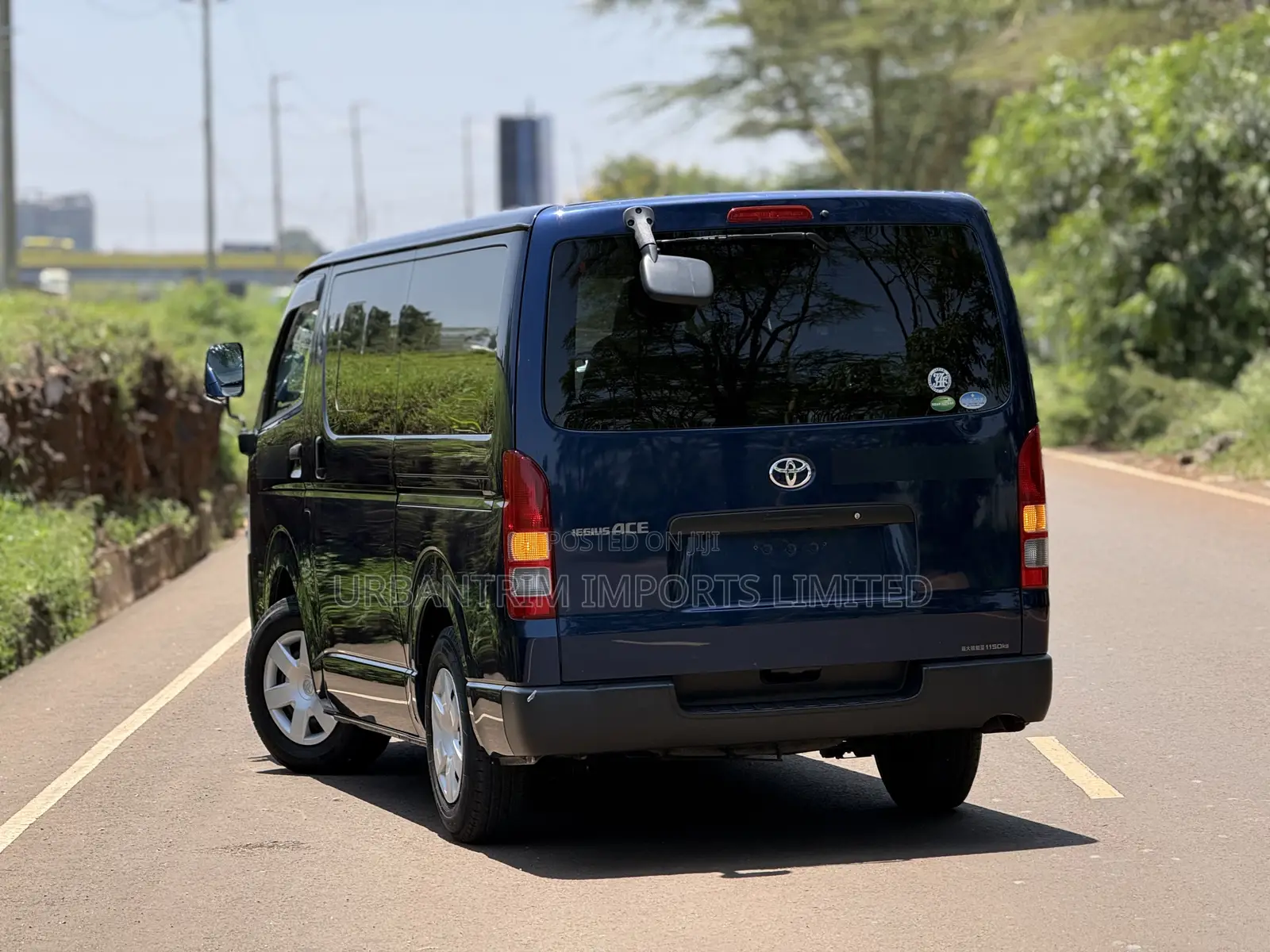 Toyota HiAce 2019 Blue