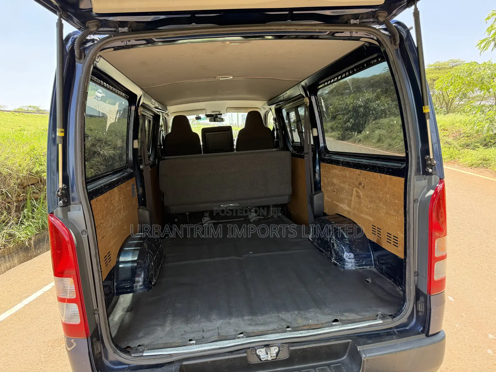 Toyota HiAce 2019 Blue