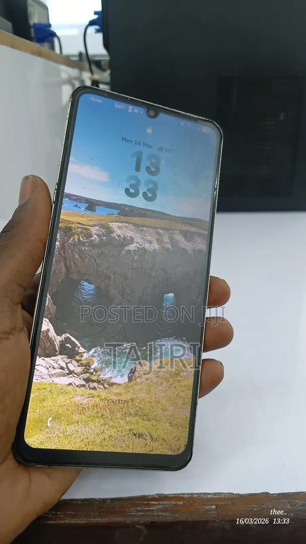 Samsung Galaxy A06 64 GB Bronze - main view