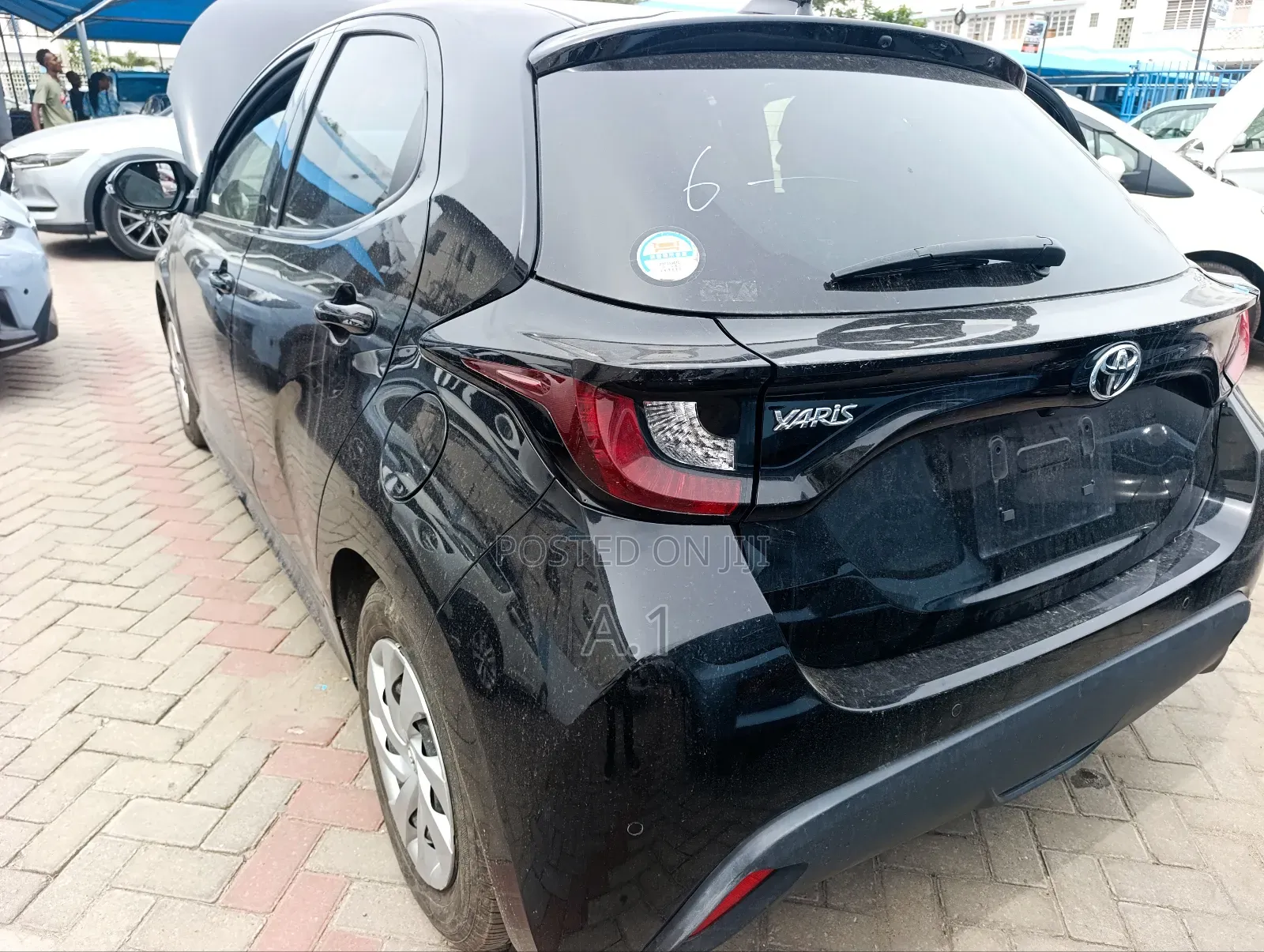 Toyota Yaris 1.5 Sedan LE 2020 Black