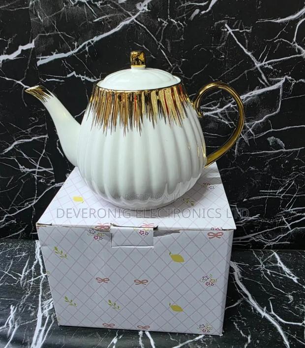 *Luxury Ribbed White Gold Ceramic Teapot - main view