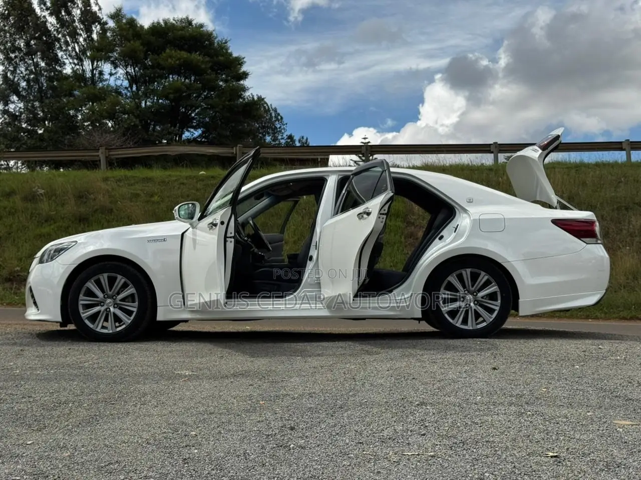 Toyota Crown 2018 White