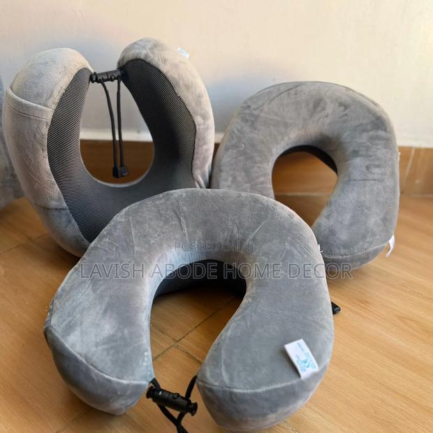 Light Grey Memory Form Travel Pillow - thumbnail 2