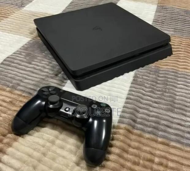 Quick Sale ! Playstation 4 Slim - thumbnail 2