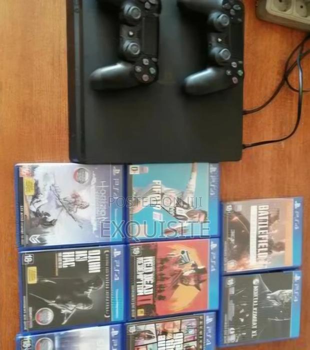 Quick Sale ! Playstation 4 Slim - main view