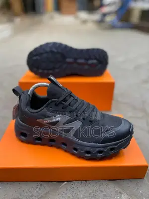 Skechers Trainers