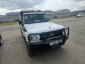 Toyota Land Cruiser 76 Series 2012