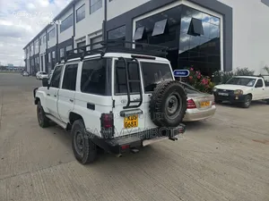 Toyota Land Cruiser 76 Series 2012