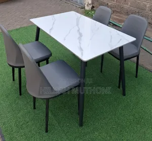 4 Sitter Executive Top Glass Dinning Table