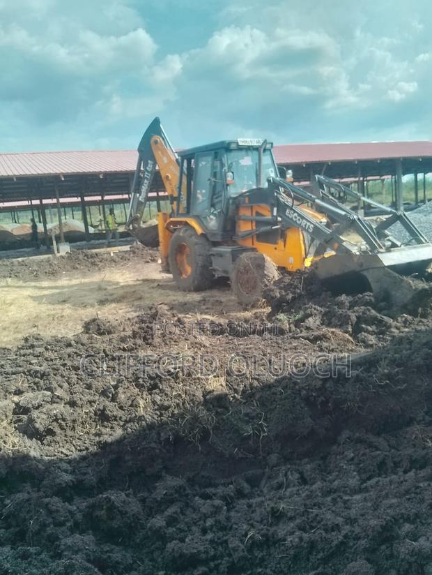 JCB Backhoe Loader - thumbnail 4