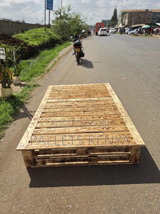 4ft × 6ft Blazed Wooden Pallet Bed– Durable Bed Base.Sg03