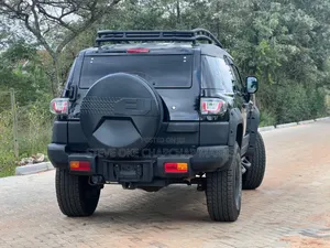 Toyota FJ Cruiser 4x4 Automatic 2012 Black