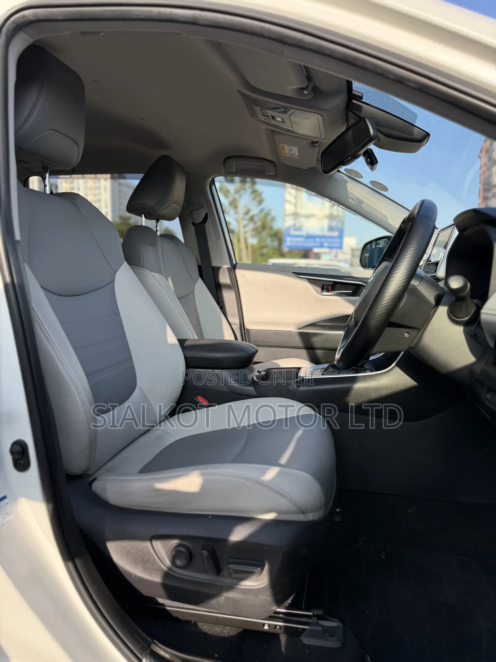 Toyota RAV4 Limited AWD 2019 White