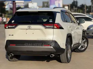 Toyota RAV4 Limited AWD 2019 White