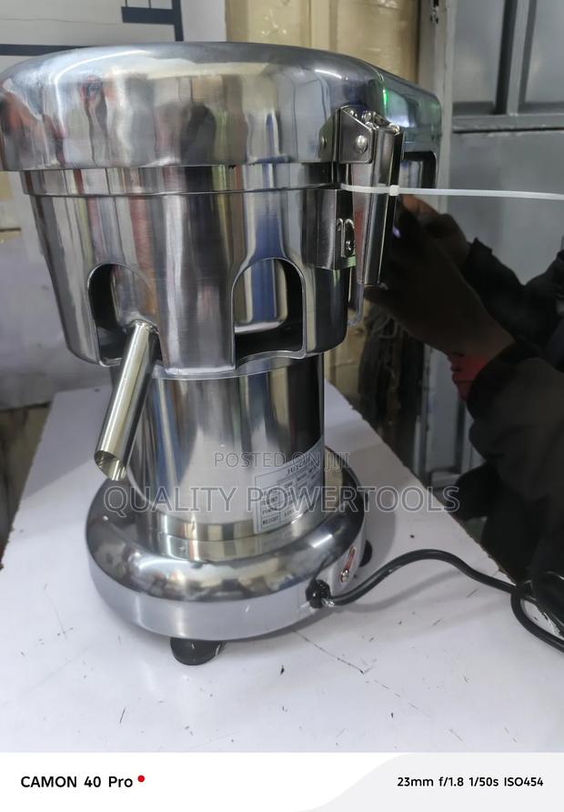 A 3000 Commercial Juicer Extractor