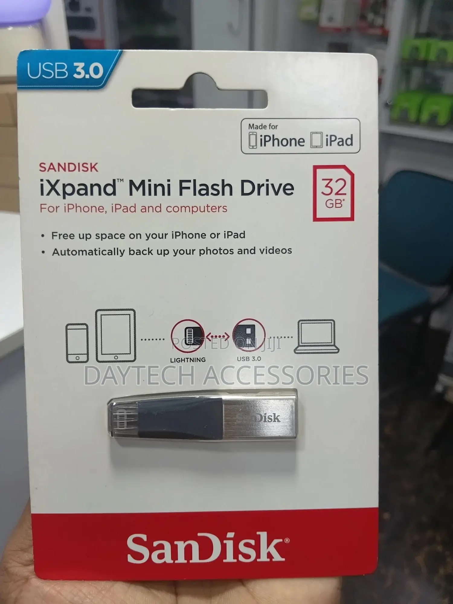 Sandisk Ixpand 32gb Mini Flash Drive for iPhone.