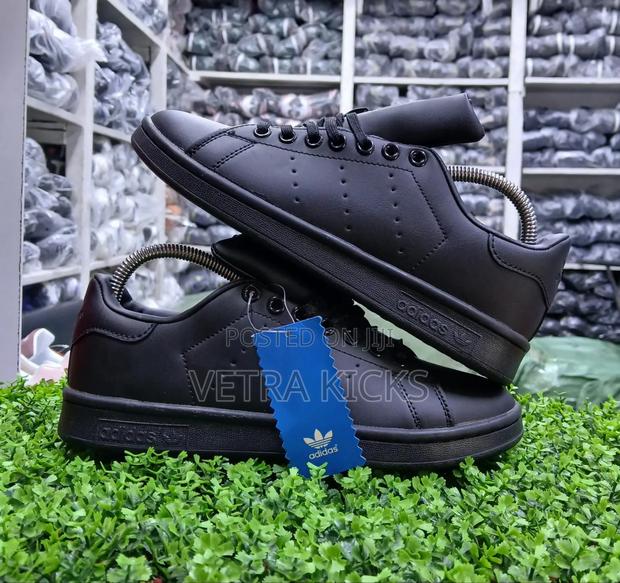Black Adidas Stan Smith Unisex Shoes - thumbnail 3