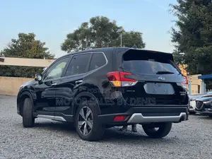 Subaru Forester Premium AWD 2019 Black
