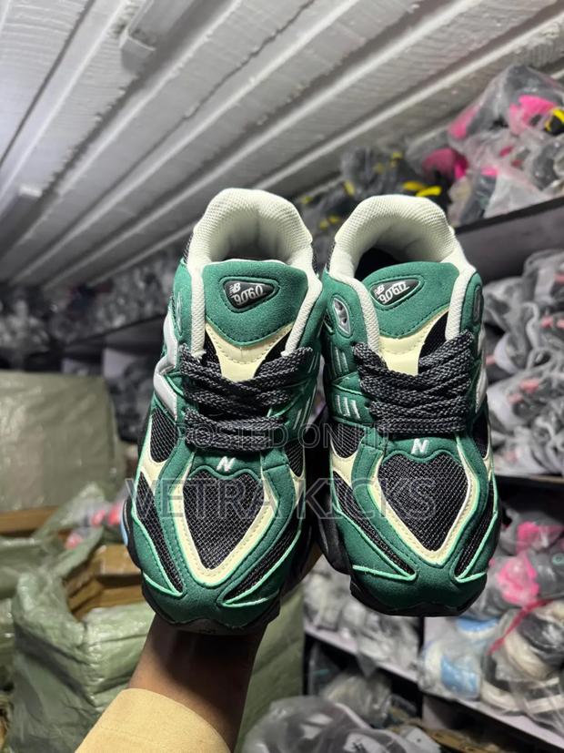 New Balance 9060 Jungle Green - thumbnail 2