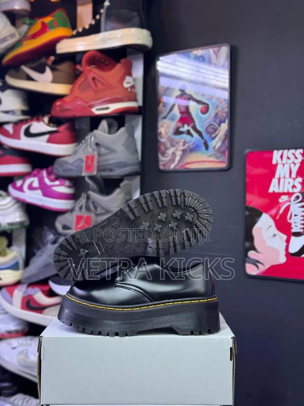 Dr Martens Low Cut - main view