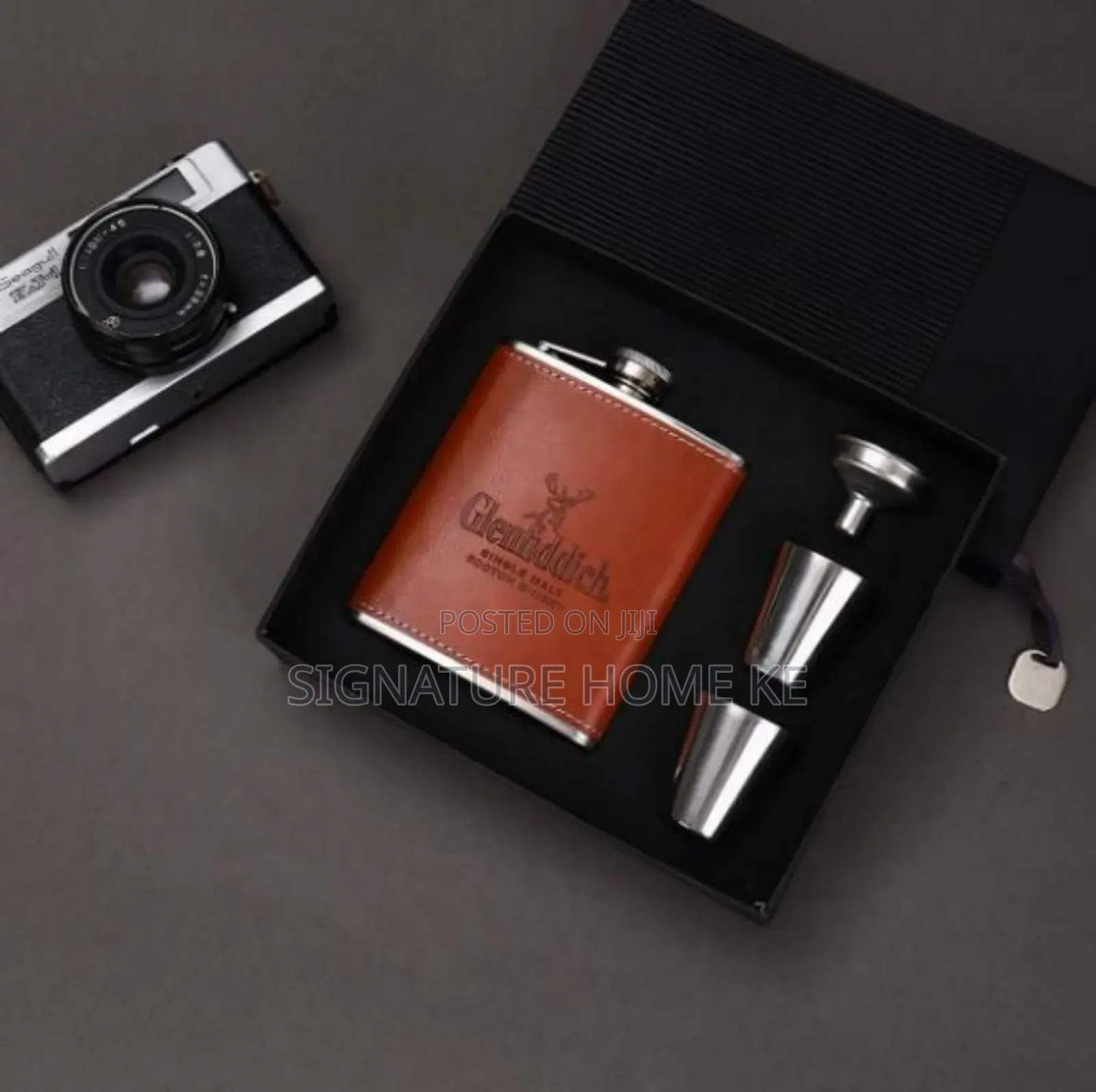 Hip Whisky Bottle With 2 Tot Cups