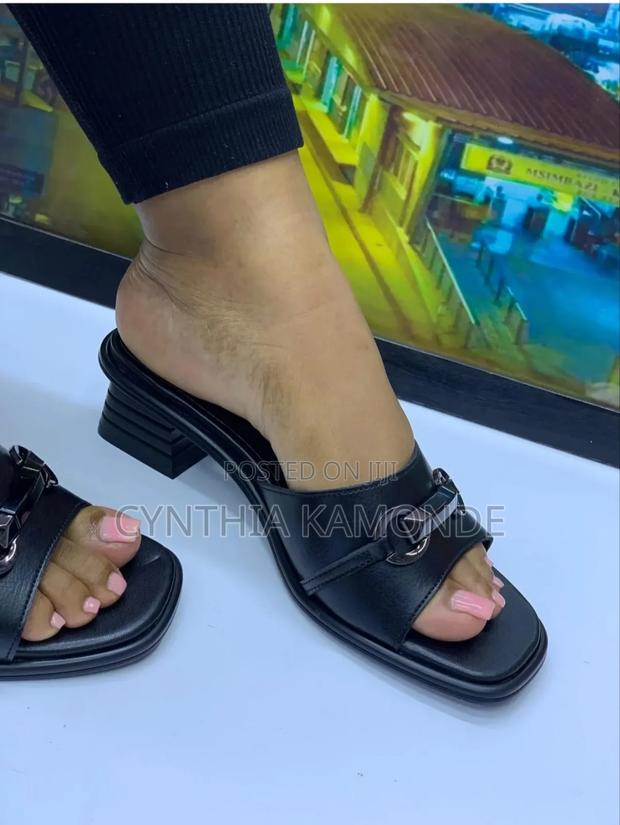 Low Heel Open Shoes - thumbnail 3