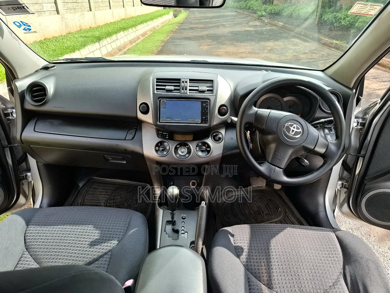 Toyota Vanguard 2011 Silver
