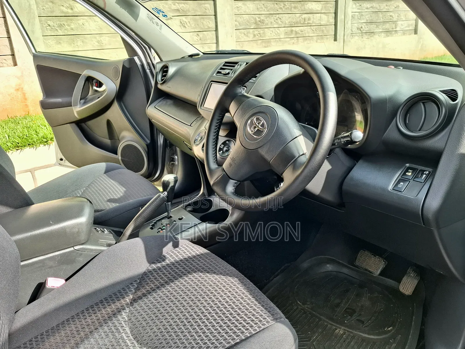 Toyota Vanguard 2011 Silver