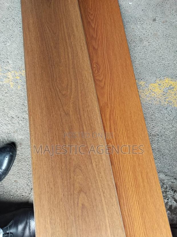 Floor Laminates Planks 8mm Thickness - thumbnail 2