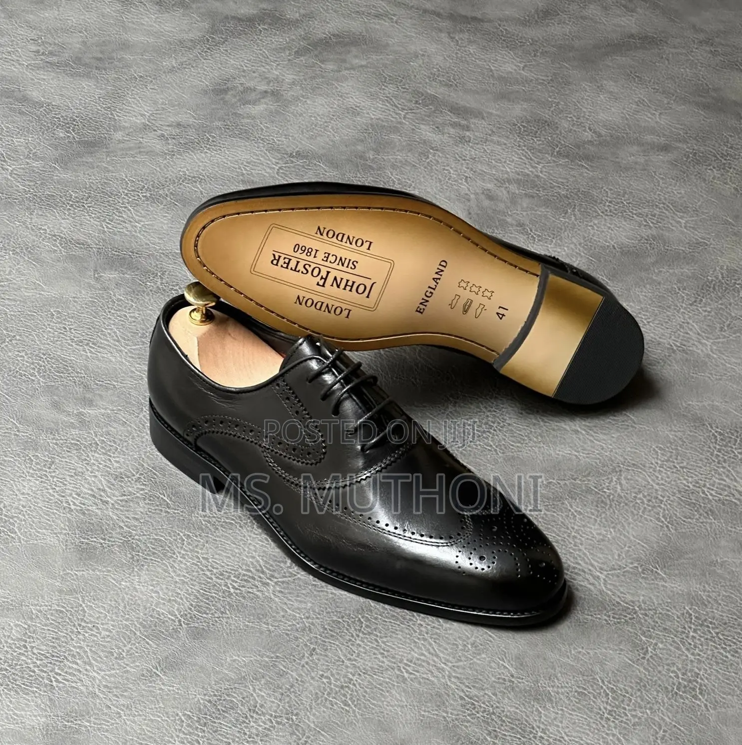 Wingtip Brogue Oxford Style Crafted From Leather.